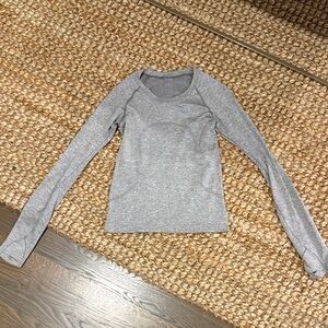 lululemon athletica Heather Gray Long Sleeve Top